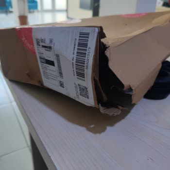 Yırtılmış Kargo Kutusu Ve Güvenlik Sorunu