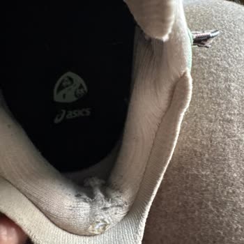 Ayakkabının Üst Kısmında Beklenmedik Yıpranma