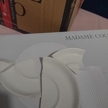 Madame Coco Kırık Gelen Fincan Takımı Ve Özensiz Kargo