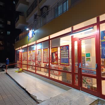 Market Alışverişinde Mahalle Kıraathanesi Hissi