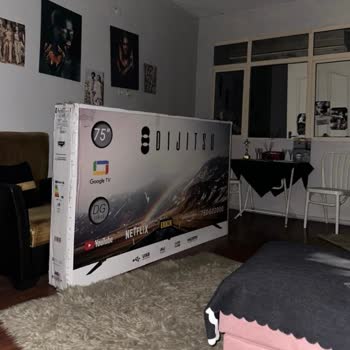 Kırık Televizyon Ve İlgisiz Servis Sorunu