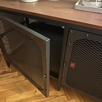 Eksik Parçalarla Daha Kötü Duruma Gelen TV Ünitesi