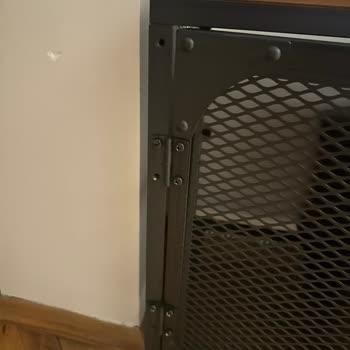 Eksik Parçalarla Daha Kötü Duruma Gelen TV Ünitesi