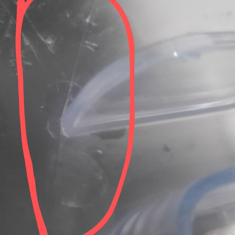 Brita Sürahide Oluşan Çatlak