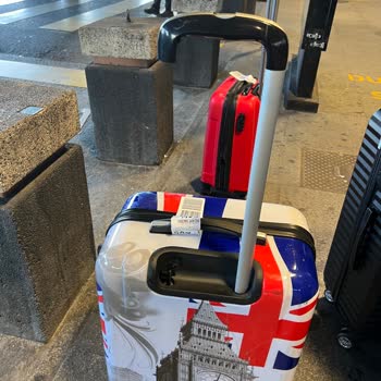 Ajet Broke the Pull Handle of My Suitcase and Blamed Me Despite Clear Evidence