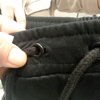 Beşiktaş Mağazasında Hayal Kırıklığı: Deforme Ürün Ve İlgisiz Hizmet