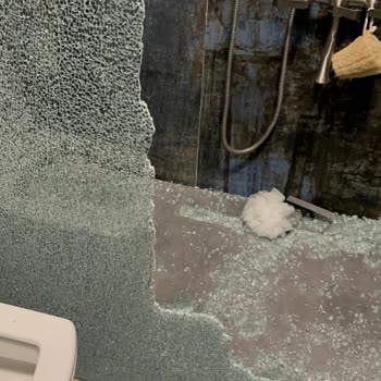 Kabinet Duşakabin Patladı, Hiçbir Şekilde İlgilenmediler!