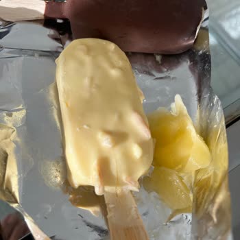 Dondurma Paketinde Gizemli Ve Kötü Kokulu Sıvı