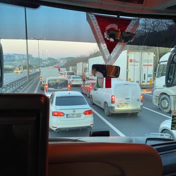 Otobüs Şoförlerinin Sigara İçmesi Yolcu Güvenliğini Tehdit Ediyor