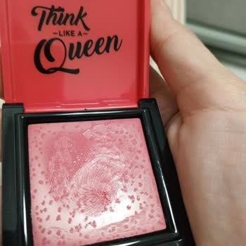 Bozuk Görünen Pastel Allık Ürünü