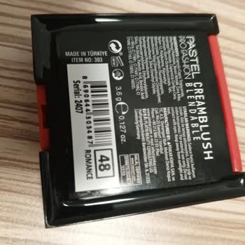 Bozuk Görünen Pastel Allık Ürünü