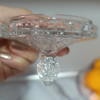 Kırık Cam Şekerlik Ve İletişimsiz Satıcı Mağduriyeti