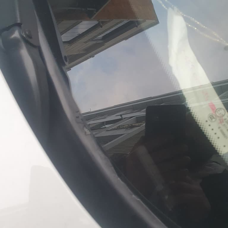 BMW Araçta Su Sızdırma Ve Cam Lastiği Sorunu