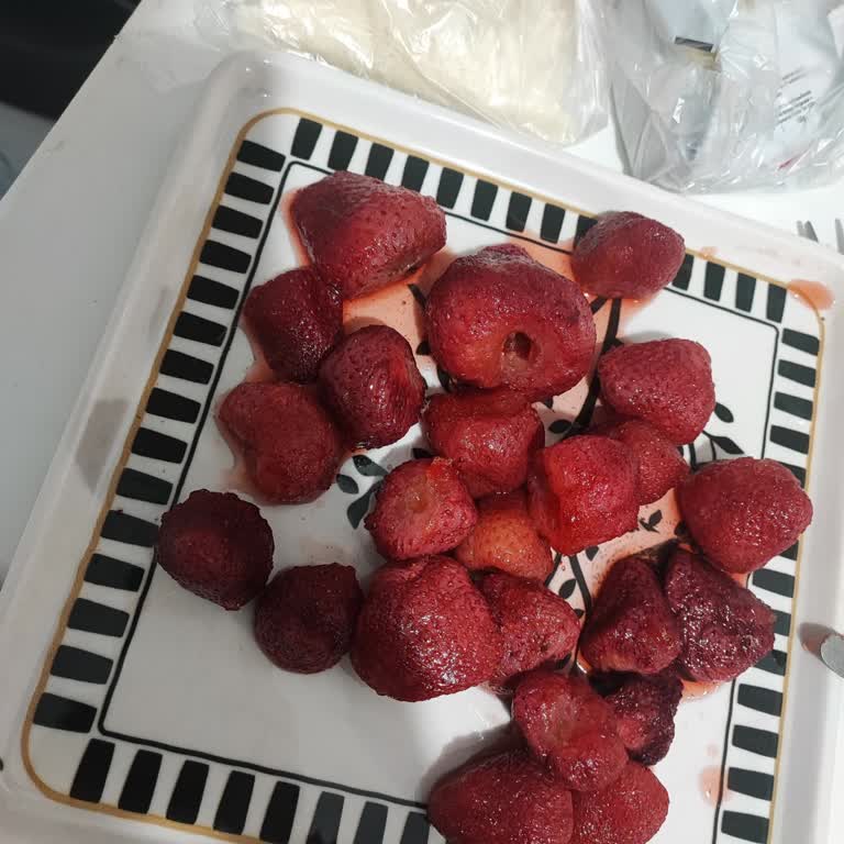 File Market'ten Aldığım Çürük Çilekler Hayal Kırıklığı Yarattı