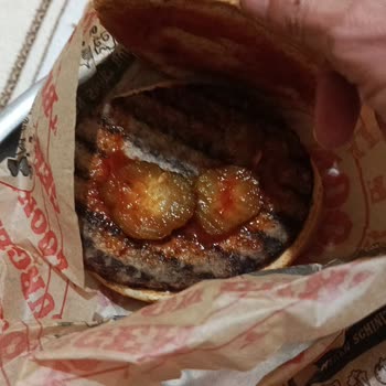 Yanlış Ve Eksik Siparişle Gelen Acılı Hamburger Krizi