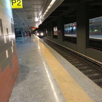 Ankara Metrosu: Kalitesiz Ulaşım Ve Uzun Bekleme Süreleri