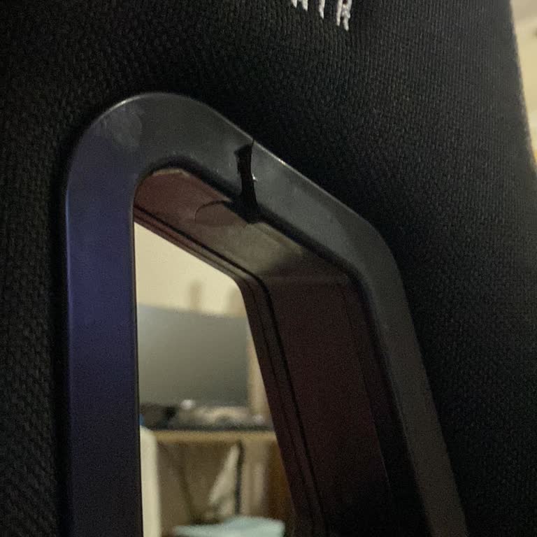 Hawk Gaming Chair: Kırık Ve Çiziklerle Gelen Hayal Kırıklığı