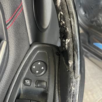 BMW 320'nin Plastik Aksamı Eridi Kullanılamaz Durumda