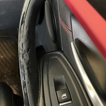 BMW 320'nin Plastik Aksamı Eridi Kullanılamaz Durumda