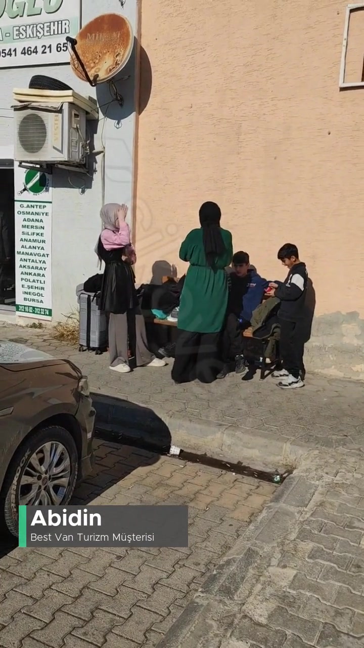 Best Van Turizm Kızıltepe Otogarında Bekletiliyoruz! videonun kapak resmi