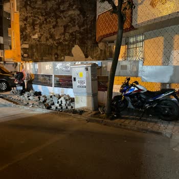 Esenler Belediyesi Kaldırım Sorunu: Acil Çözüm Bekleniyor