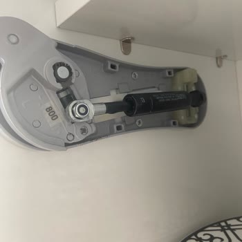 Dolap Amortisörleri Çalışmıyor, Kapaklar Tehlike Saçıyor