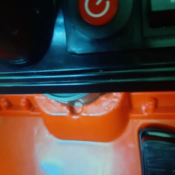 Kumandalı Araba Sorunu: Çalışmayan Power Düğmesi