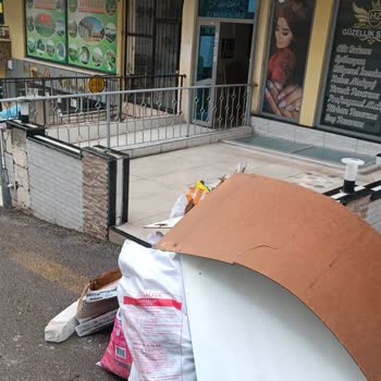 Belediye Hizmet Eksikliği: Atık Malzemeler Alınmıyor