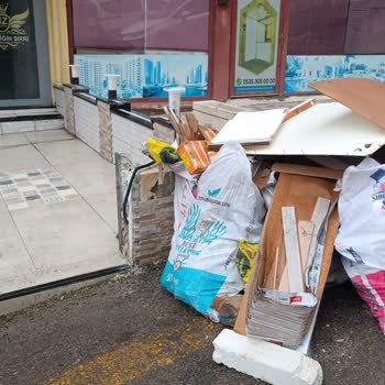 Belediye Hizmet Eksikliği: Atık Malzemeler Alınmıyor