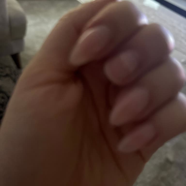 Uygun Fiyat, Kırılan Tırnaklar Ve İlgisiz Hizmet