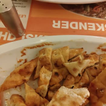 İskender Yerine Domates Soslu Ekmek