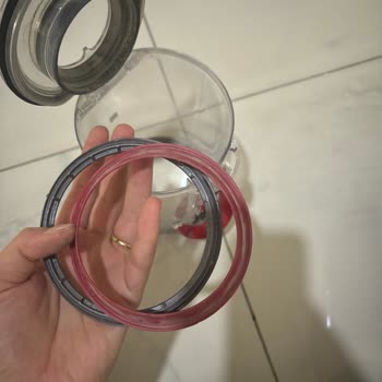 Dyson Süpürgemde Kırmızı Silikon Ve Gri Aparat Sorunu