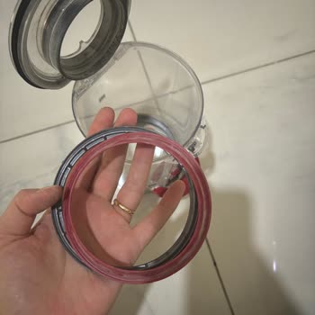 Dyson Süpürgemde Kırmızı Silikon Ve Gri Aparat Sorunu
