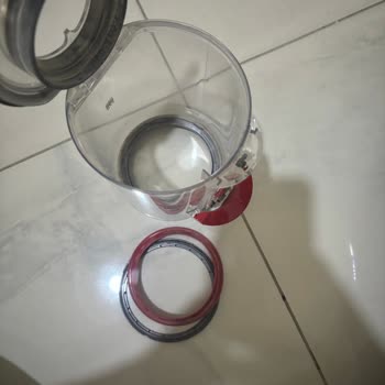 Dyson Süpürgemde Kırmızı Silikon Ve Gri Aparat Sorunu