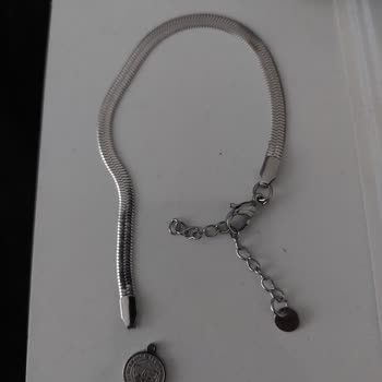 Fenerium'dan Alınan Bileklik Sürekli Kopuyor