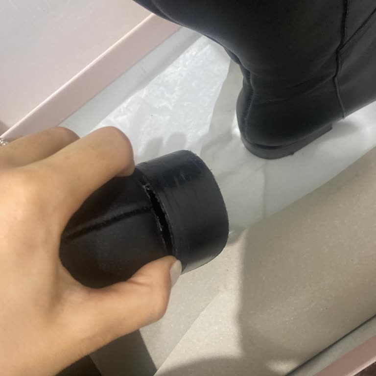 İki Kere Giyilen Çizmenin Topuk Kısmı Açıldı