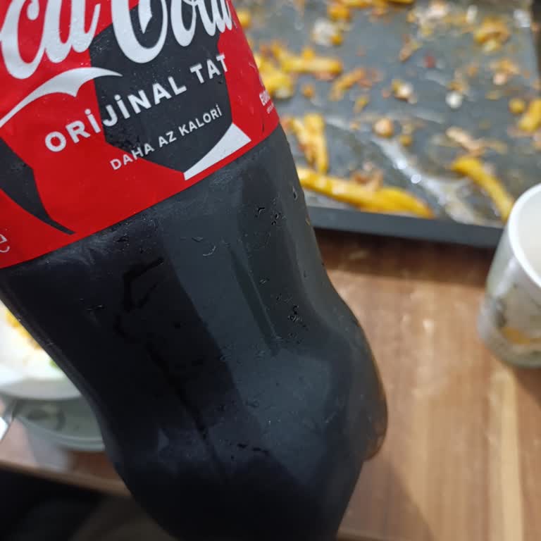 Kola Tadıyla Hayal Kırıklığı: Çamaşır Suyu Gibi Koku!