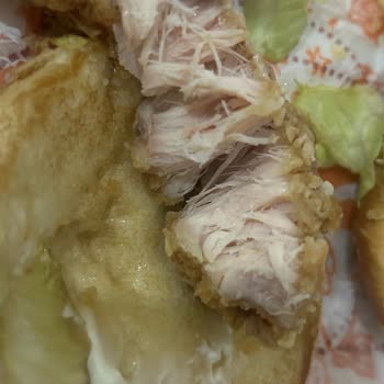 Pişmemiş Tavuk Ve Saygısız Çalışanlar: Popeyes Deneyimim!