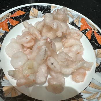 Dondurulmuş Karidesin Korkunç Kokusu Ve Kötü Muhafaza