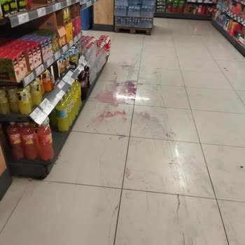 Bayrampaşa Marketinde Temizlik Ve Hizmet Sorunları