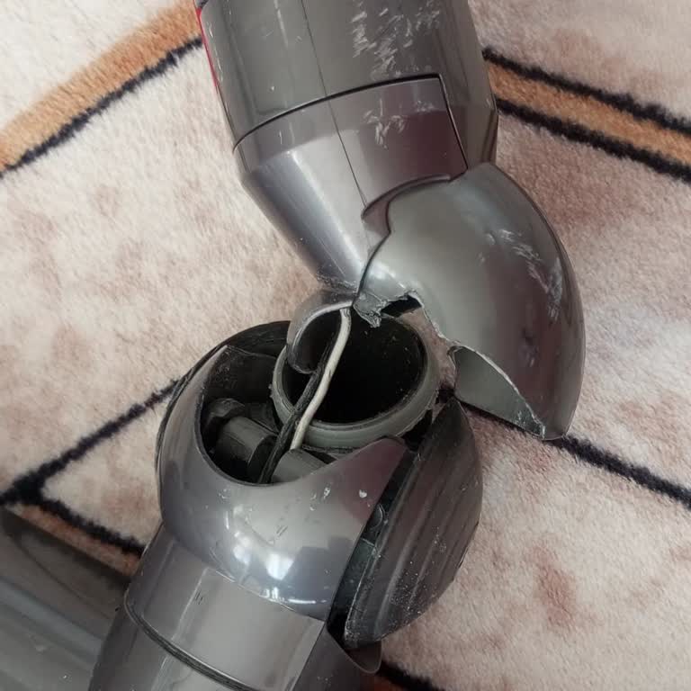 Dyson V8 Modelinde Garanti Kapsamında Kırılma Sorunu
