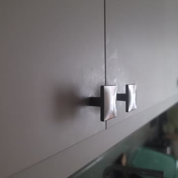 AGT Dolap Kapaklarında El İzi Sorunu