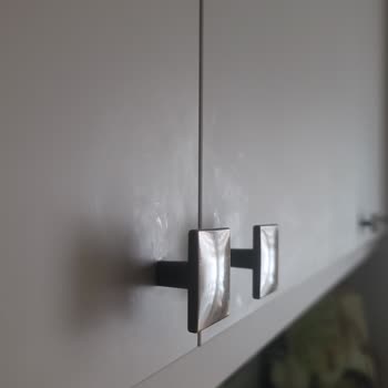 AGT Dolap Kapaklarında El İzi Sorunu