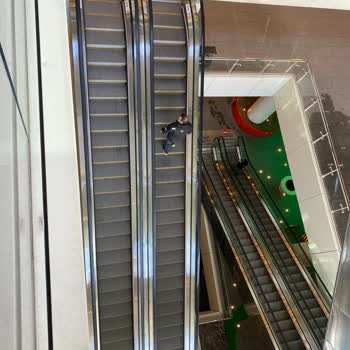 Ege Perla AVM'de Asansör Ve Yürüyen Merdiven Sorunu