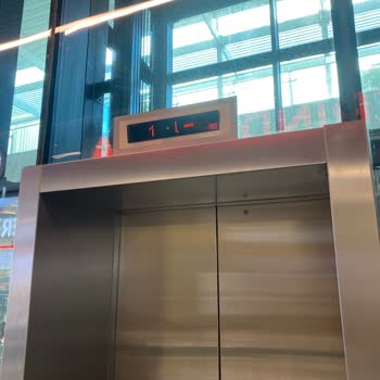 Ege Perla AVM'de Asansör Ve Yürüyen Merdiven Sorunu