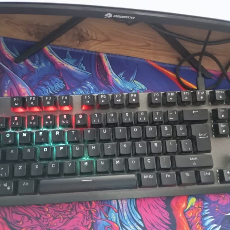 Klavye Ani Kapanma Sorunu Oyun Ve İş Verimliliğini Etkiliyor