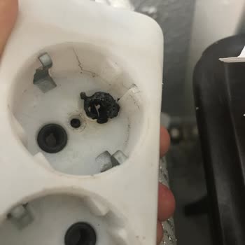 Tehlikeli Ürün: Elektrik Kaçağı Ve Yanık Kokusu