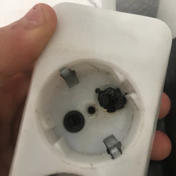 Tehlikeli Ürün: Elektrik Kaçağı Ve Yanık Kokusu