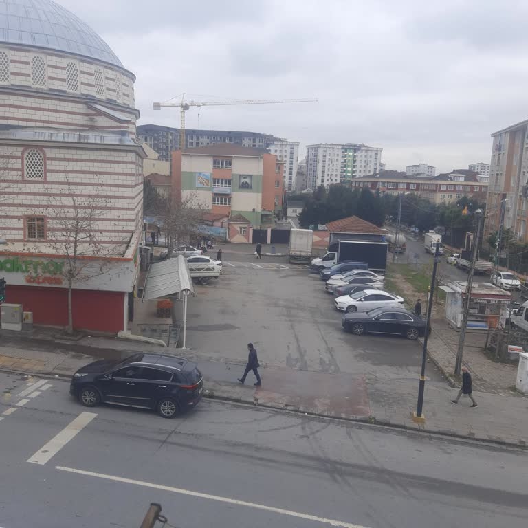 Market Aracının Çarpıp Kaçması Sonrası Çözüm Beklentisi