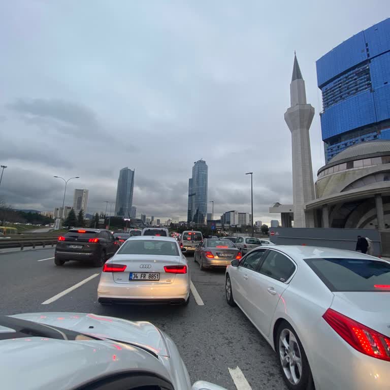 Piazza AVM'nin Trafik Çilesi Ve Giriş Sorunu